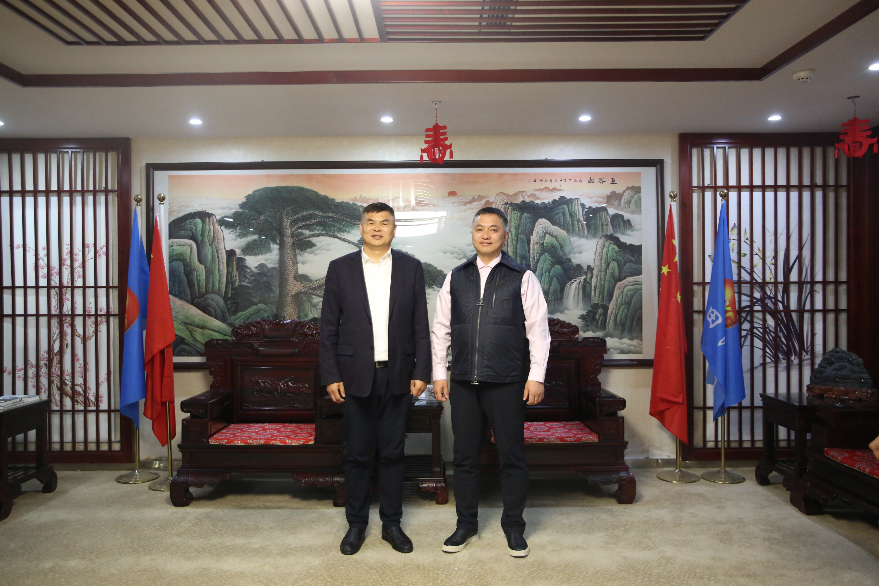 蒙古國蒙中經貿文化促進會會長趙勒成一行蒞臨集團杭州總部參觀考察